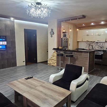 Nukri-2017 Appartement Batoemi Kamer foto
