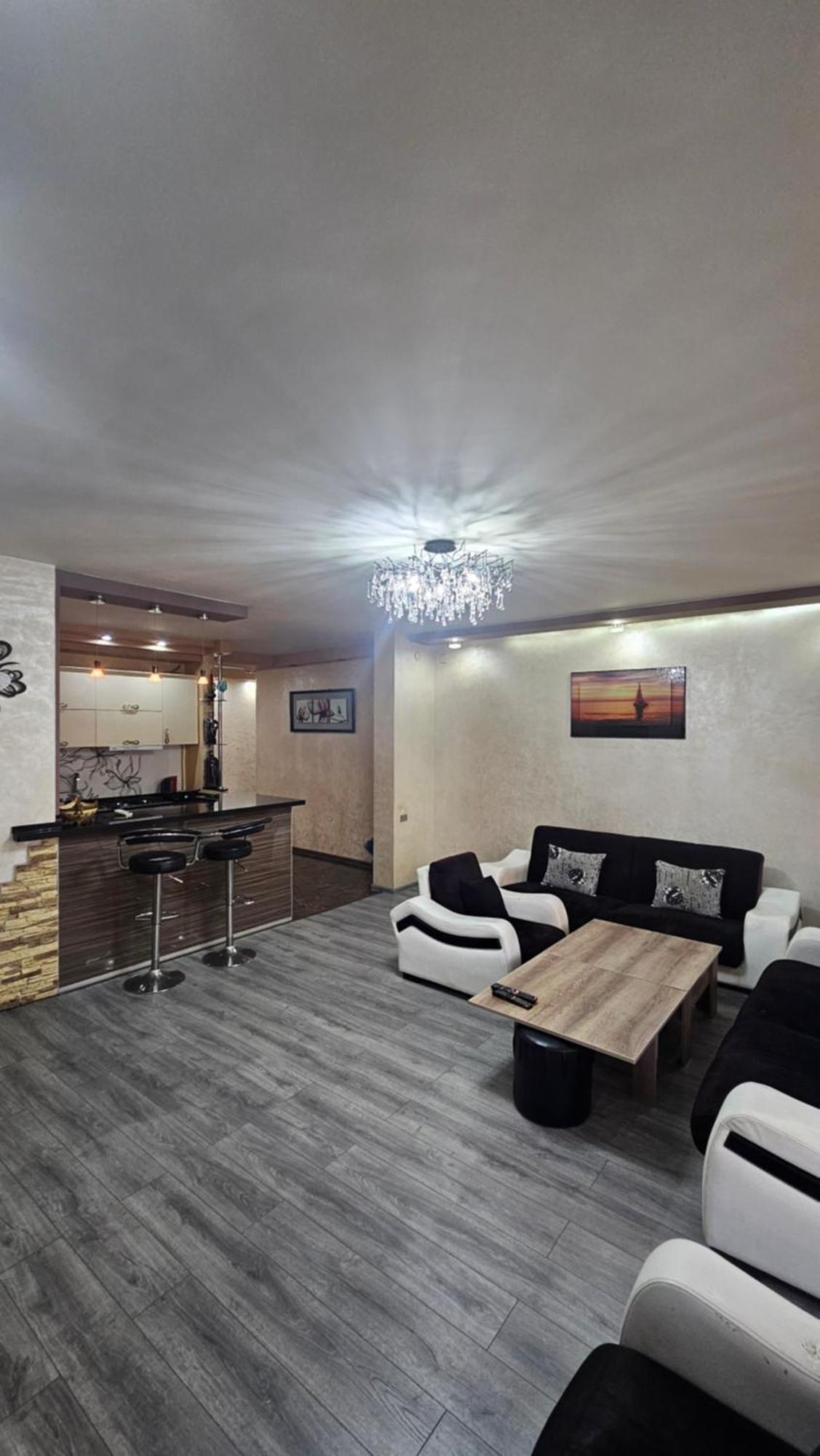 Nukri-2017 Appartement Batoemi Kamer foto