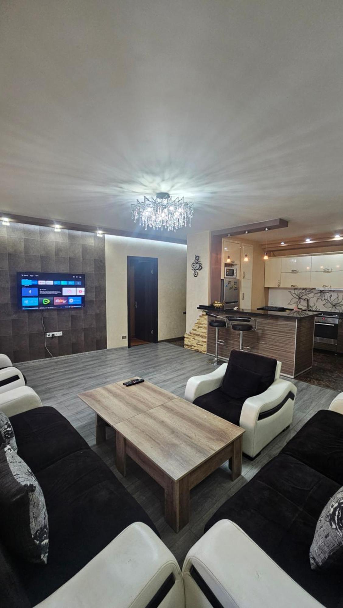 Nukri-2017 Appartement Batoemi Kamer foto