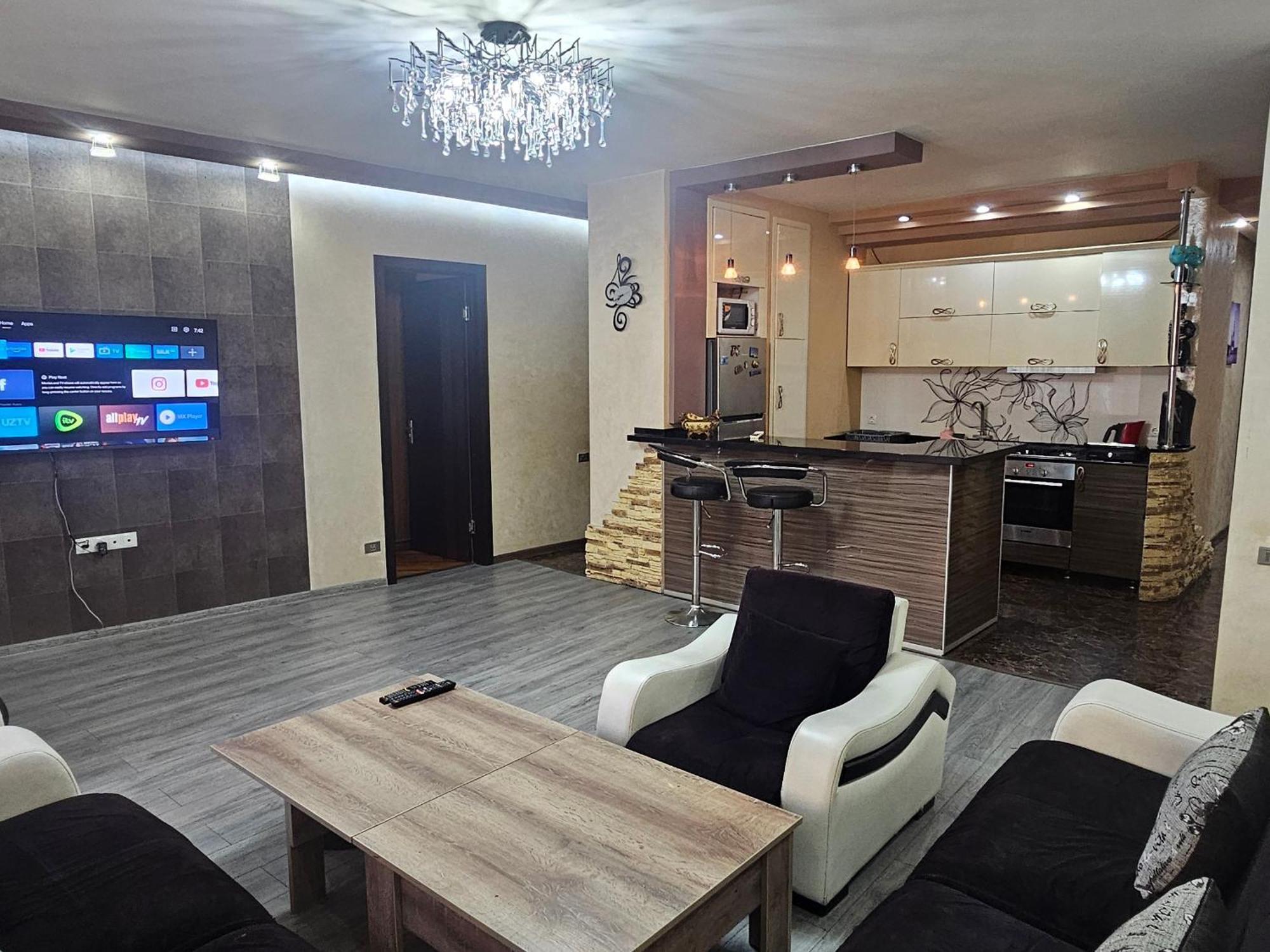 Nukri-2017 Appartement Batoemi Kamer foto