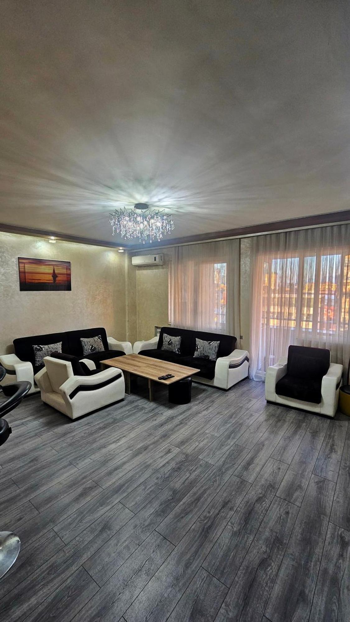 Nukri-2017 Appartement Batoemi Buitenkant foto